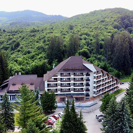 Hotel Bradul - 코바스나 외부 사진