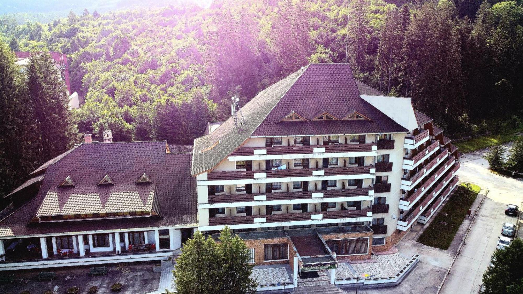 Hotel Bradul - 코바스나 외부 사진